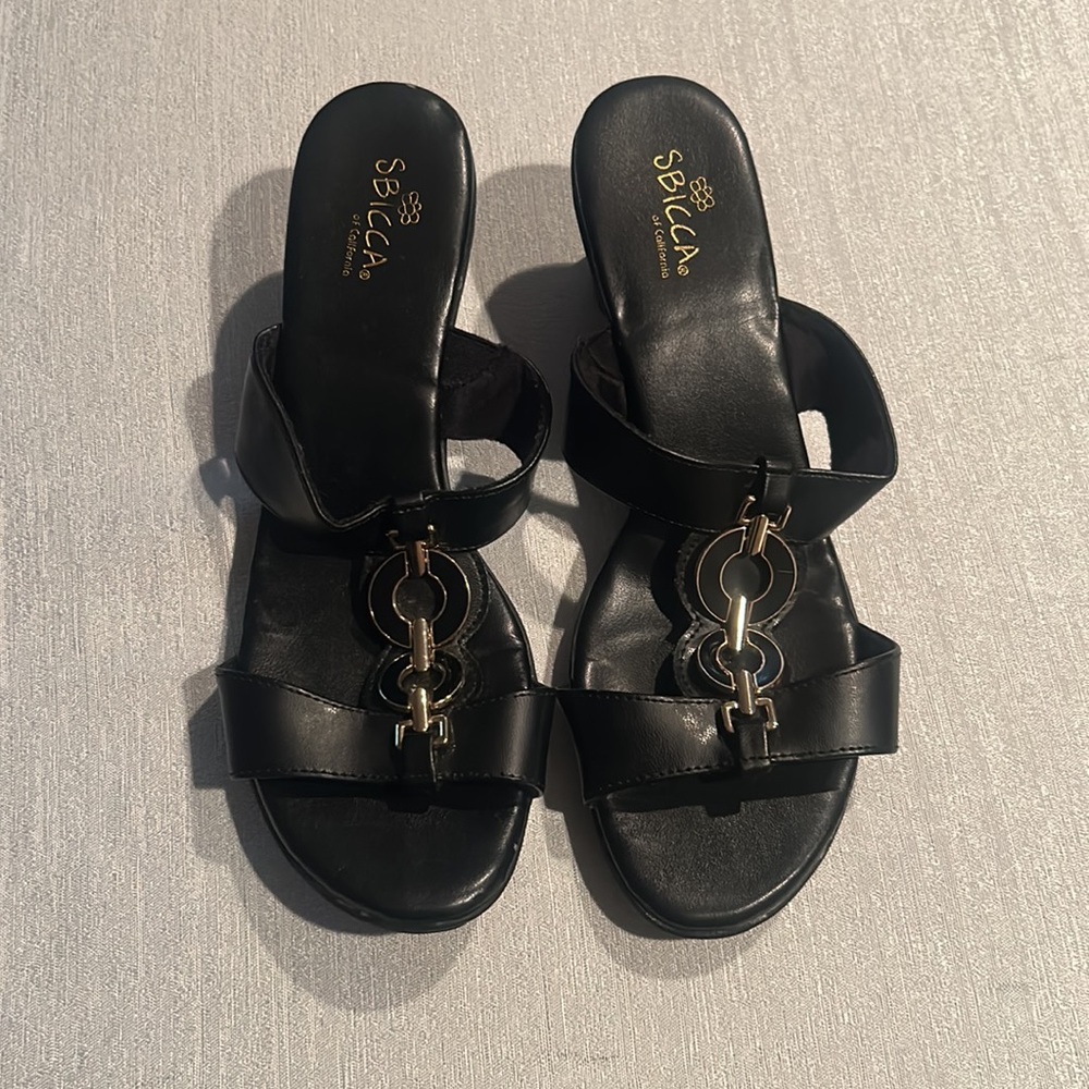 Sbicca Women’s Slides Black Leather Heels w/ Accent Design Size 9.5 Gently Used